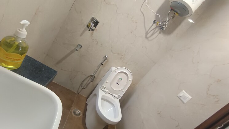Bathroom, smart-world-gems 3 Bedroom 1550 Sq.Ft. Apartment In Sector 89 Gurgaon 9790144