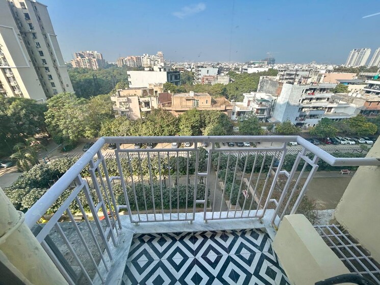 Balcony, unitech-uniworld-gardens-2 3 Bedroom 1355 Sq.Ft. Apartment In Sector 47 Gurgaon 9790457