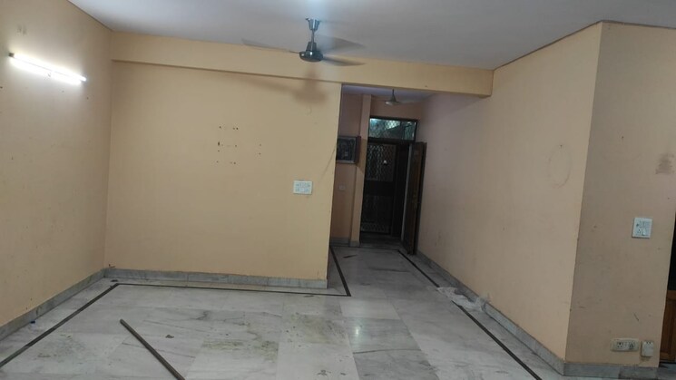 Room, sector 11 dwarka 4 Bedroom 2000 Sq.Ft. Apartment In Sector 11 Dwarka Delhi 9790734