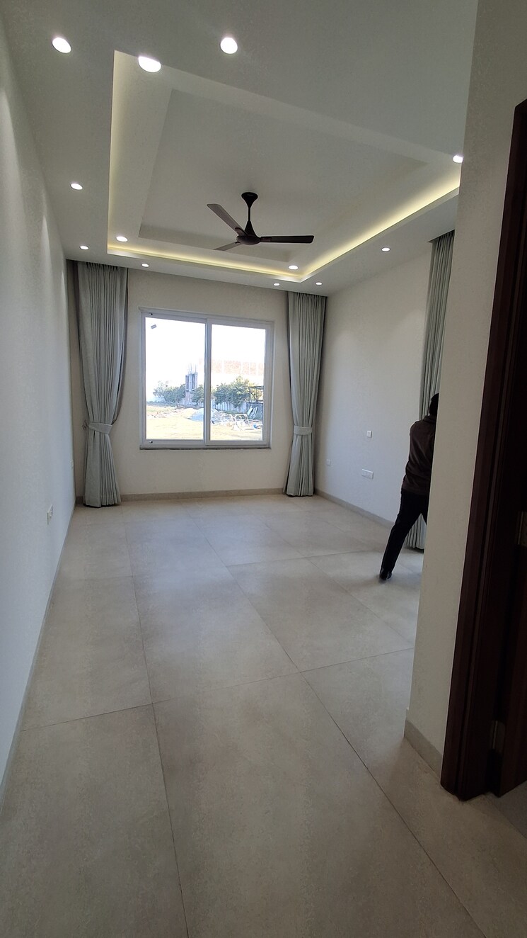 Room, sector 82 3 Bedroom 1900 Sq.Ft. Apartment In Sector 82 Faridabad 9791477