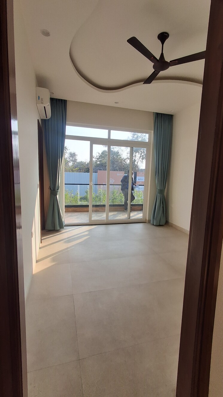 Room, sector 82 3 Bedroom 1900 Sq.Ft. Apartment In Sector 82 Faridabad 9791477