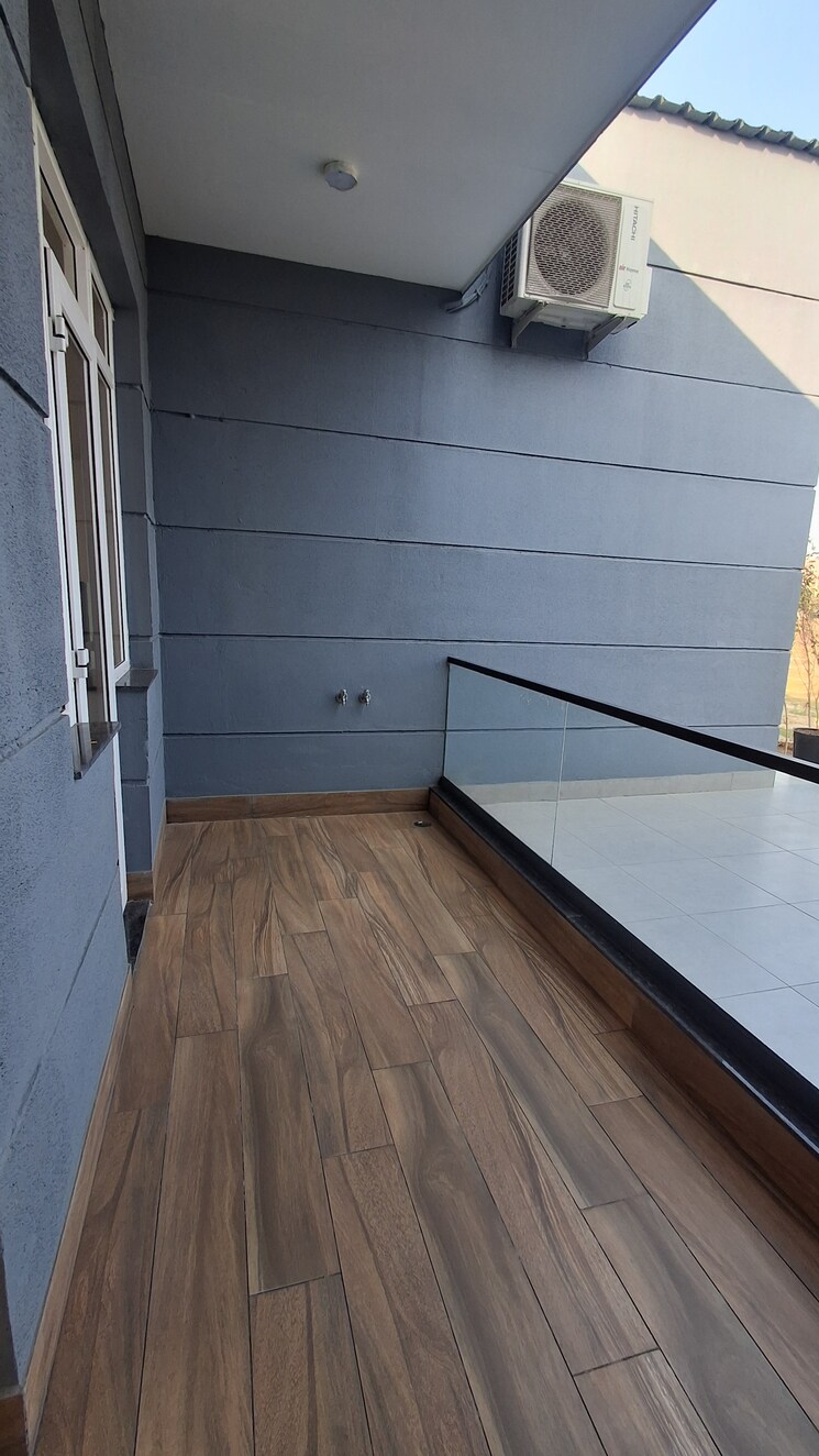 Balcony, sector 82 3 Bedroom 1900 Sq.Ft. Apartment In Sector 82 Faridabad 9791477