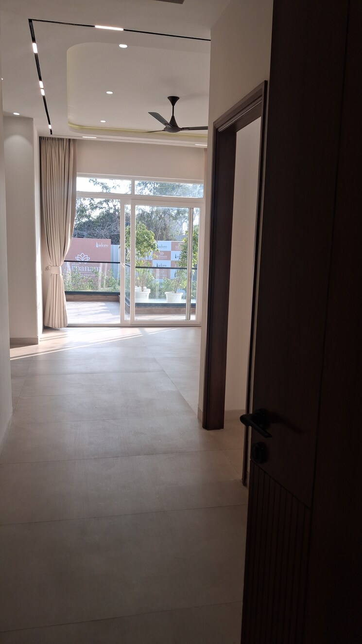 Room, sector 82 3 Bedroom 1900 Sq.Ft. Apartment In Sector 82 Faridabad 9791477