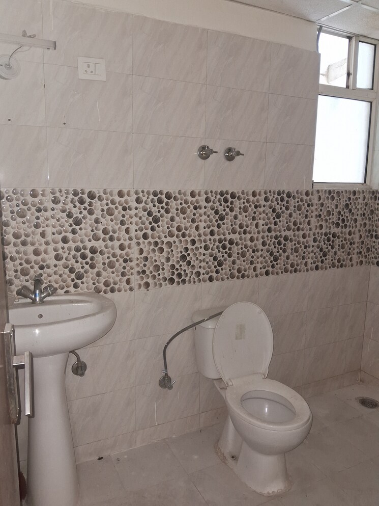 Bathroom, proview-officer-city 3 Bedroom 1475 Sq.Ft. Apartment In Raj Nagar Extension Ghaziabad 9791565