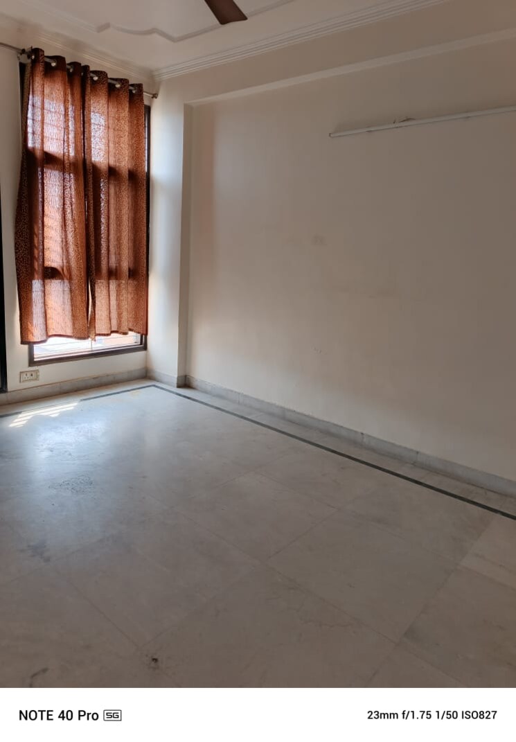 Room, sector 22 dwarka 3 Bedroom 2000 Sq.Ft. Apartment In Sector 22 Dwarka Delhi 9791557