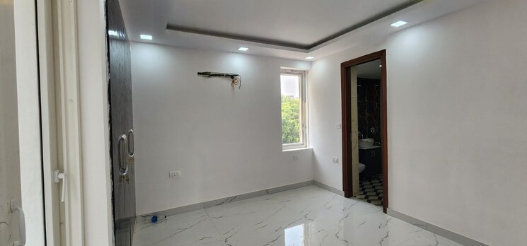 Room, sector 12 dwarka 4 Bedroom 2000 Sq.Ft. Apartment In Sector 12 Dwarka Delhi 9792265