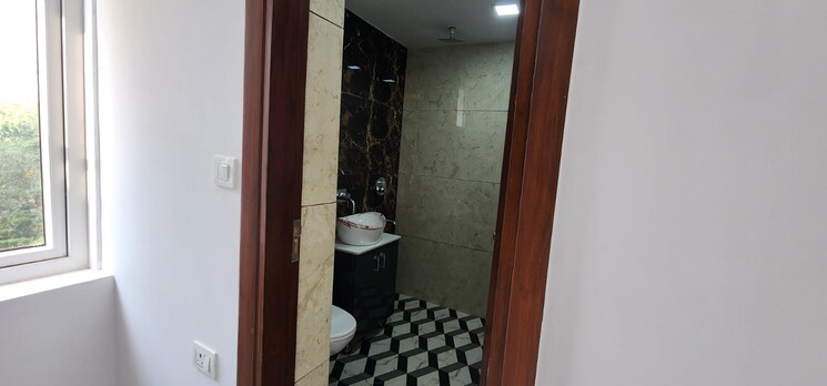 Bathroom, sector 12 dwarka 4 Bedroom 2000 Sq.Ft. Apartment In Sector 12 Dwarka Delhi 9792265