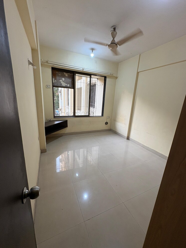 Bedroom, lake-home 2 Bedroom 1000 Sq.Ft. Apartment In Powai Mumbai 9792393
