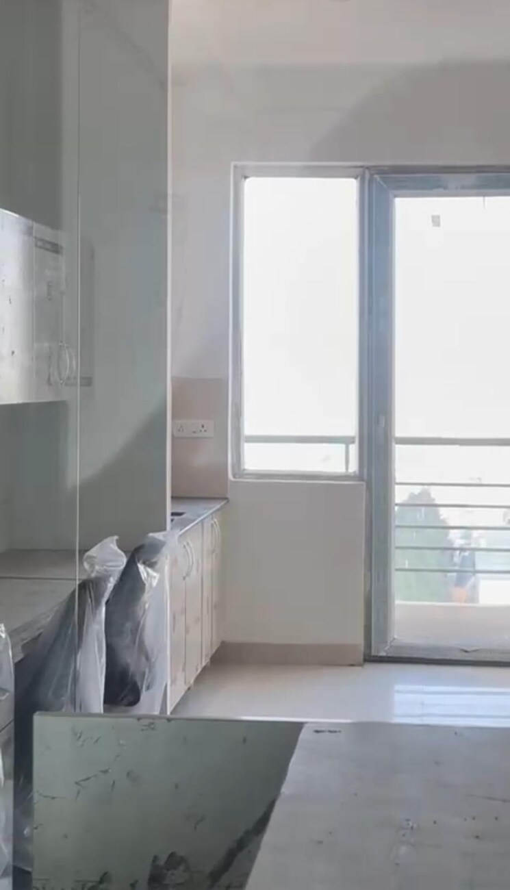 Cover Image, uptown-insignia Commercial Office Space 500 Sq.Ft. In International Airport Road Zirakpur 9792390