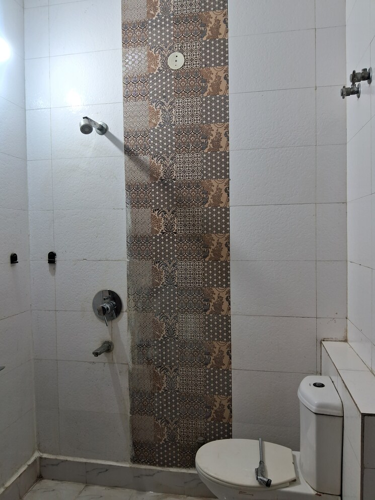 Bathroom, vipul-world-floors 3 Bedroom 1700 Sq.Ft. Builder Floor In Sector 48 Gurgaon 9792727