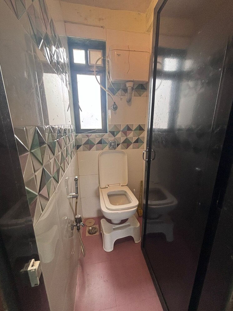 Bathroom, sameer-apartments 2 Bedroom 725 Sq.Ft. Apartment In Andheri West Mumbai 9792960