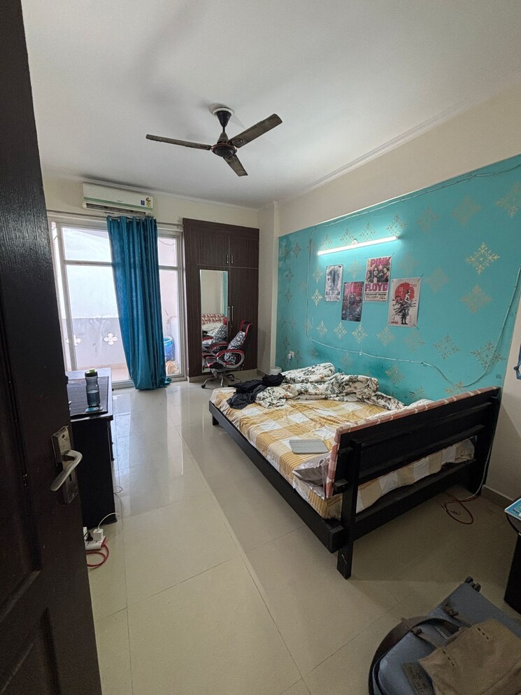 Bedroom, vijayant-enclave 1 RK 400 Sq.Ft. Apartment In Sector 29 Noida 9792977