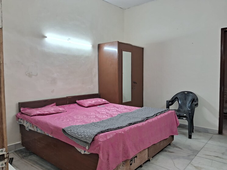 Bedroom, east of kailash 1 RK 500 Sq.Ft. Builder Floor In East Of Kailash Delhi 9793167