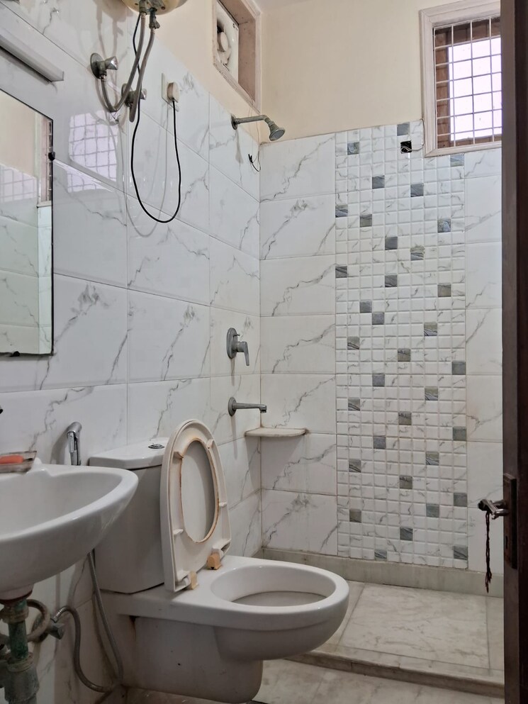 Master Bedroom, east of kailash 1 RK 500 Sq.Ft. Builder Floor In East Of Kailash Delhi 9793167