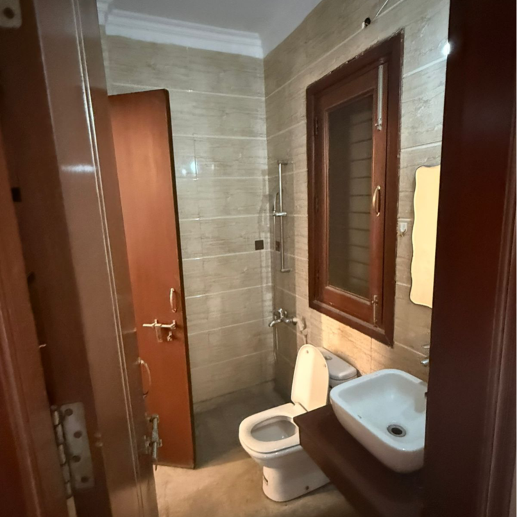 Bathroom, sector 31 3 Bedroom 262 Sq.Yd. Builder Floor In Sector 31 Gurgaon 9793168