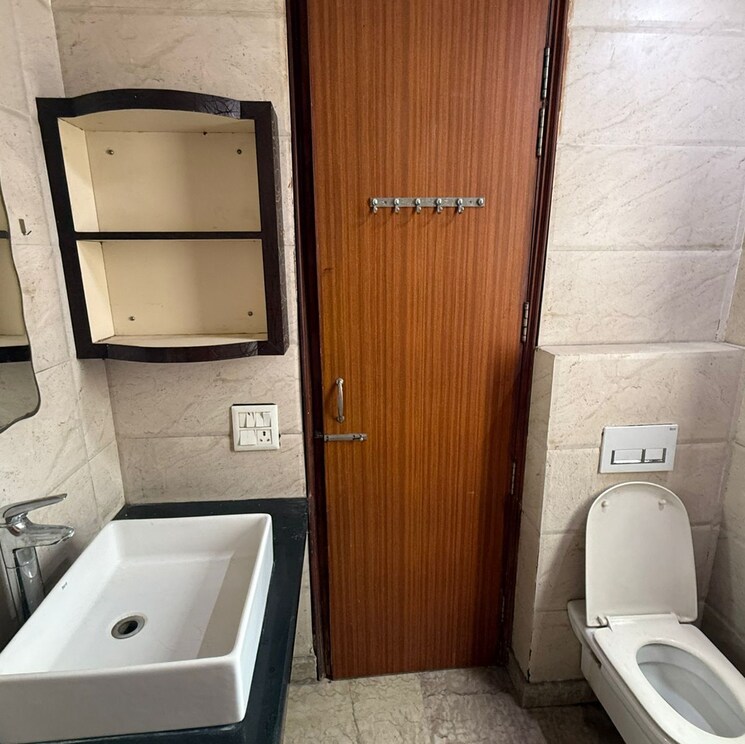 Bathroom, sector 31 3 Bedroom 262 Sq.Yd. Builder Floor In Sector 31 Gurgaon 9793168