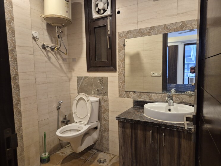 Bathroom, chattarpur 2 Bedroom 850 Sq.Ft. Builder Floor In Chattarpur Delhi 9793396