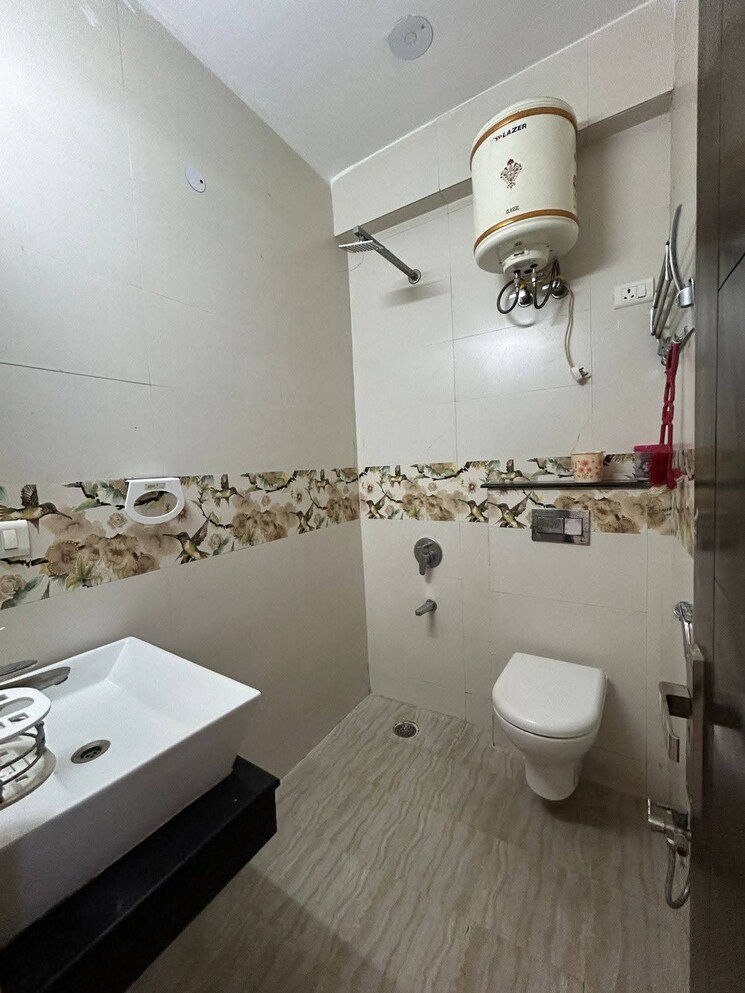 Bathroom, saket 3 Bedroom 1500 Sq.Ft. Builder Floor In Saket Delhi 9793834