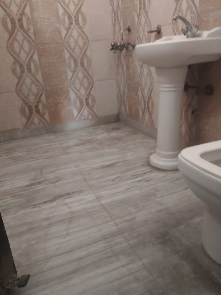  Parking, sector 108 3 Bedroom 200 Sq.Mt. Independent House In Sector 108 Noida 9793923