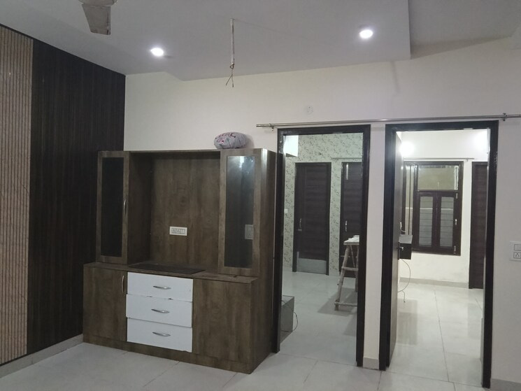 Room, ghazipur 2 Bedroom 100 Sq.Yd. Builder Floor In Ghazipur Zirakpur 9794035