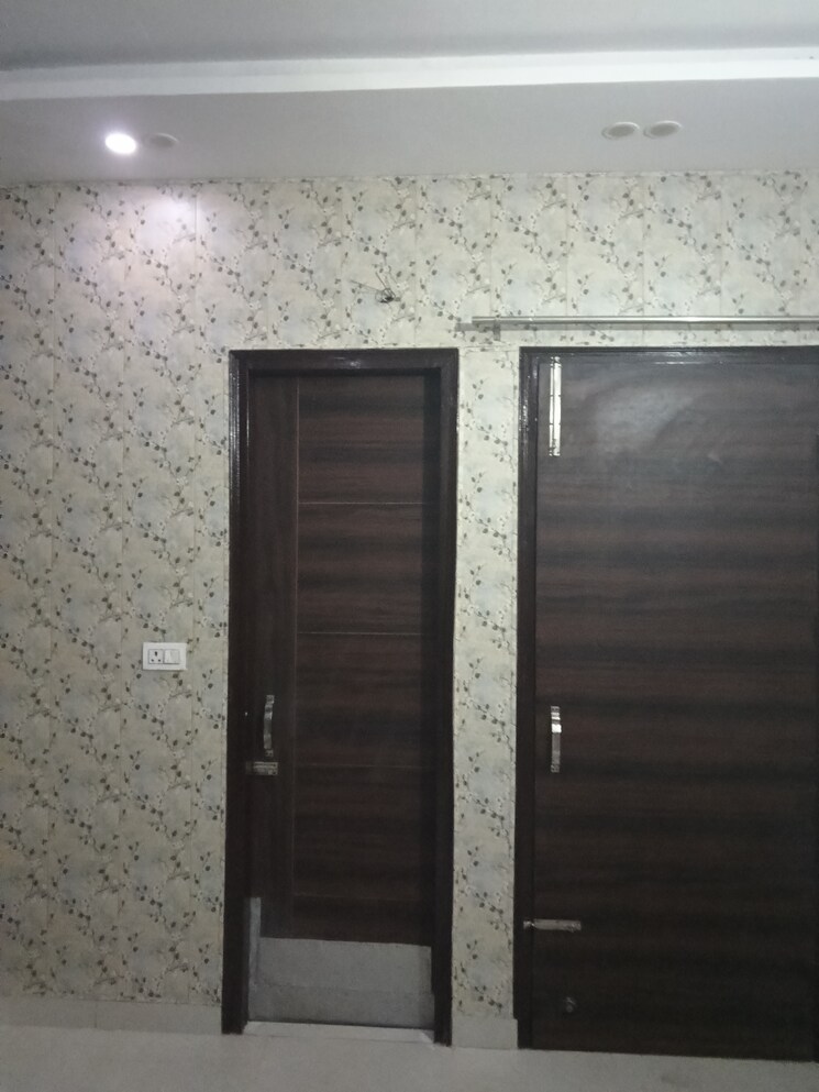 undefined, ghazipur 2 Bedroom 100 Sq.Yd. Builder Floor In Ghazipur Zirakpur 9794035