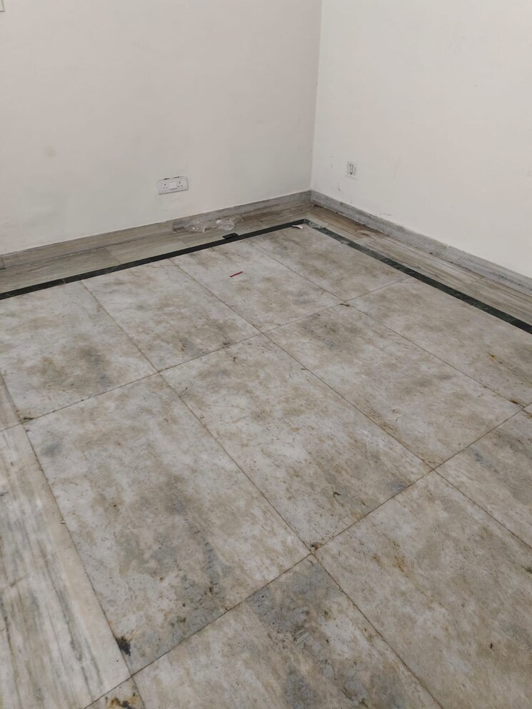 Room, sector 23 2 Bedroom 12150 Sq.Ft. Independent House In Sector 23 Noida 9794410