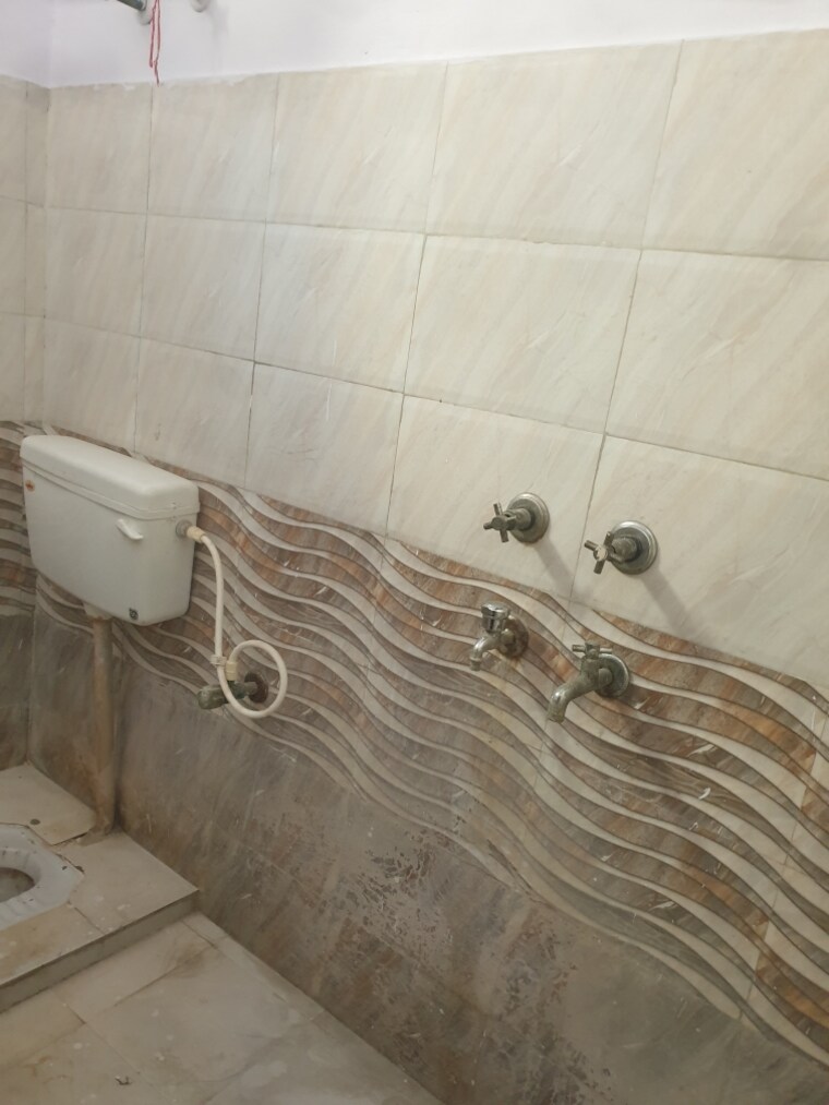 Bathroom, sector 16 a 1 Bedroom 550 Sq.Ft. Independent House In Sector 16 A Faridabad 9794515