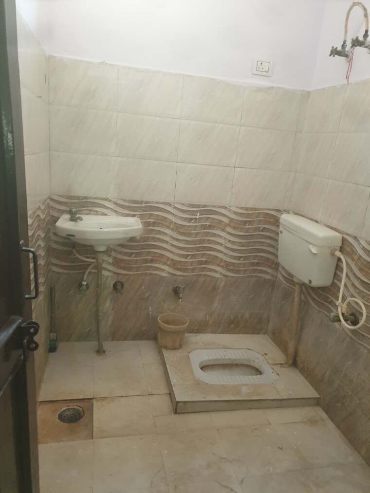 Bathroom, sector 16 a 1 Bedroom 550 Sq.Ft. Independent House In Sector 16 A Faridabad 9794515