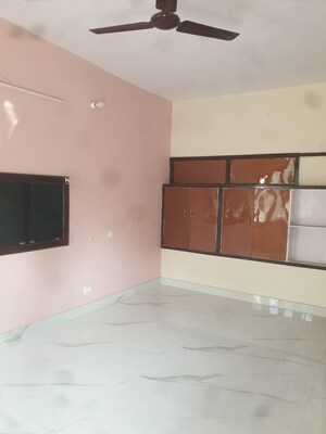 Room in 1 BHK Independent House at Sector 16 A – for Rent