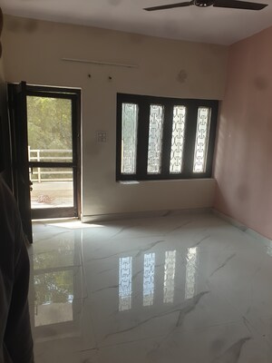 Room in 1 BHK Independent House at Sector 16 A – for Rent