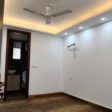 Room in 4 BHK Builder Floor at Panchsheel Vihar – for Rent