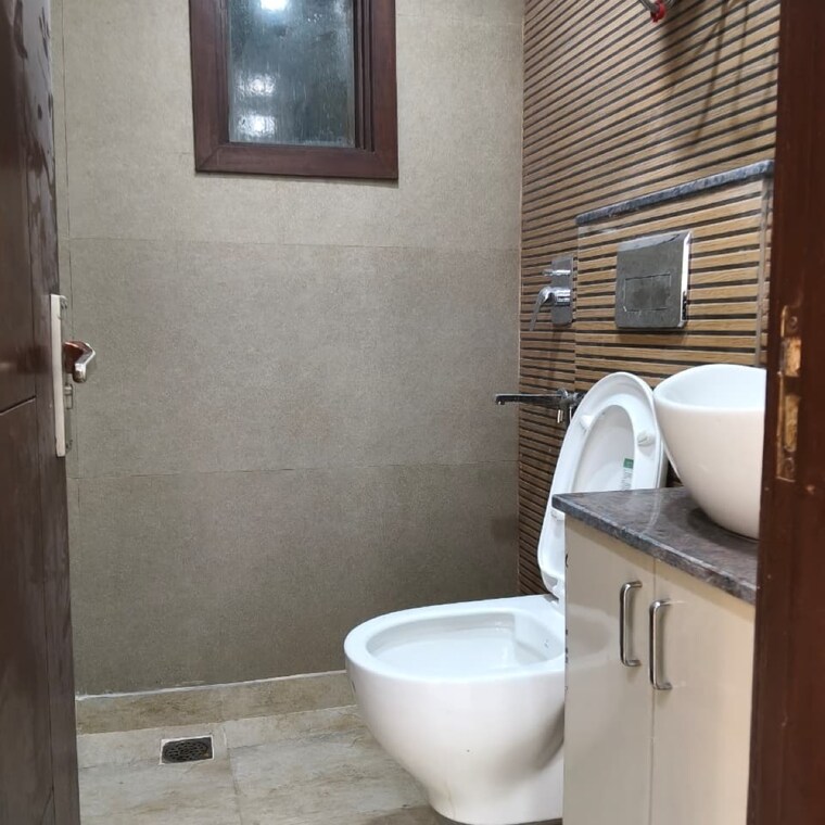 Bathroom, panchsheel vihar 4 Bedroom 1800 Sq.Ft. Builder Floor In Panchsheel Vihar Delhi 9794521