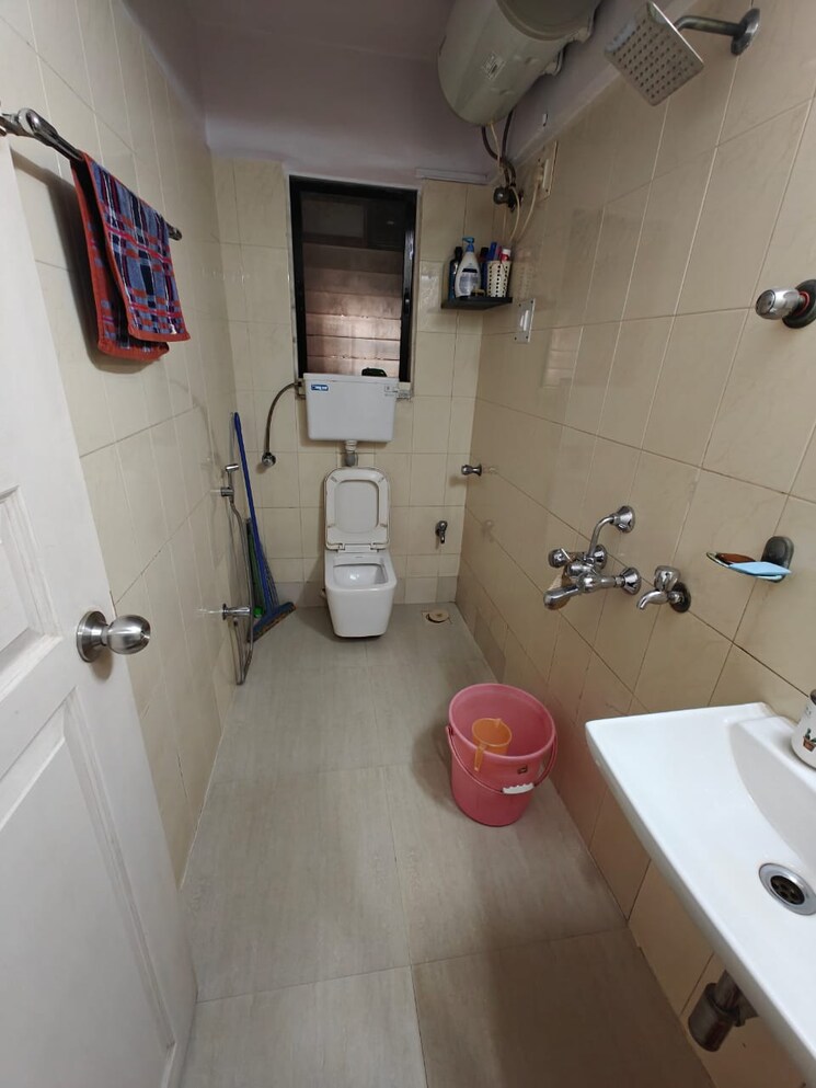 Bathroom, palash-towers 2 Bedroom 700 Sq.Ft. Apartment In Andheri West Mumbai 9794518