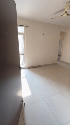 2 BHK Apartment For Sale in Wave Executive Floors