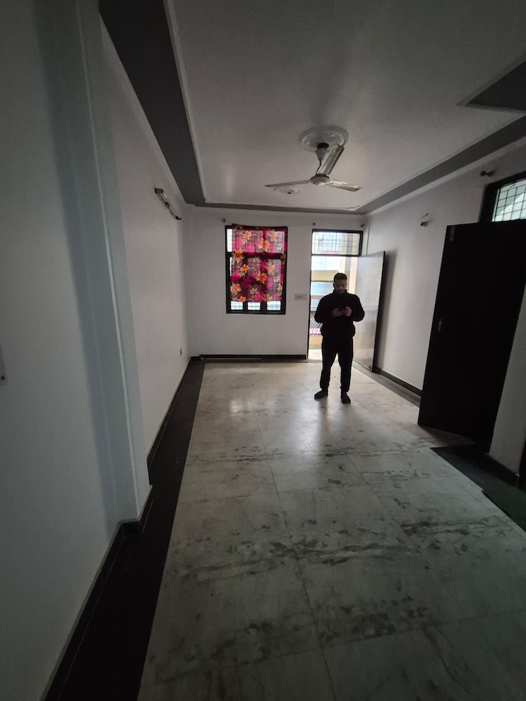 Room, mayur vihar 2.5 Bedroom 850 Sq.Ft. Builder Floor In Mayur Vihar Delhi 9794647