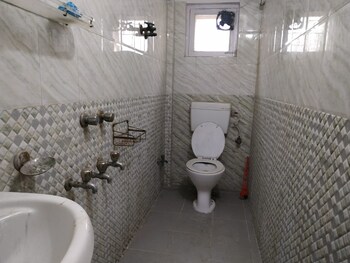 1 BHK Flat for Sale in Molarband, Delhi