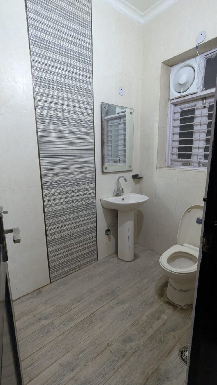 Bathroom, sector 21d 4 Bedroom 3208 Sq.Ft. Builder Floor In Sector 21d Faridabad 9795052