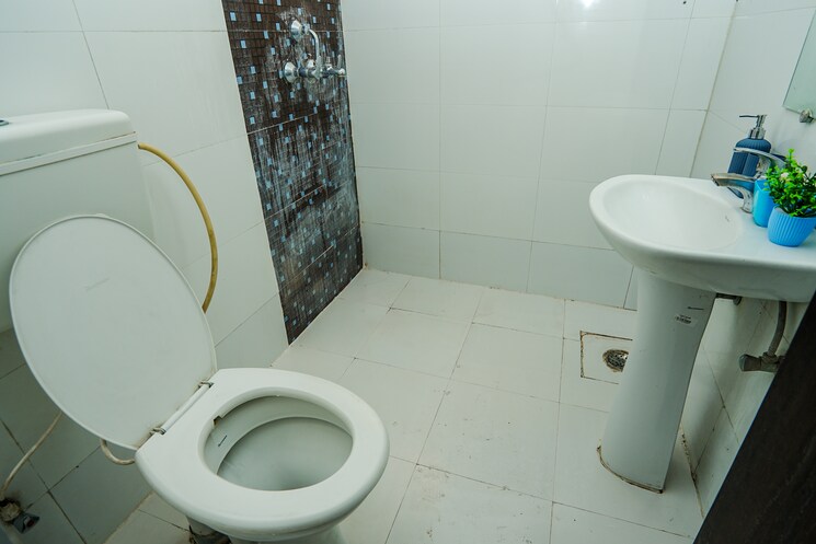 Bathroom, nirala-estate 2.5 Bedroom 955 Sq.Ft. Apartment In Tech Zone 4 Greater Noida Greater Noida 9795154