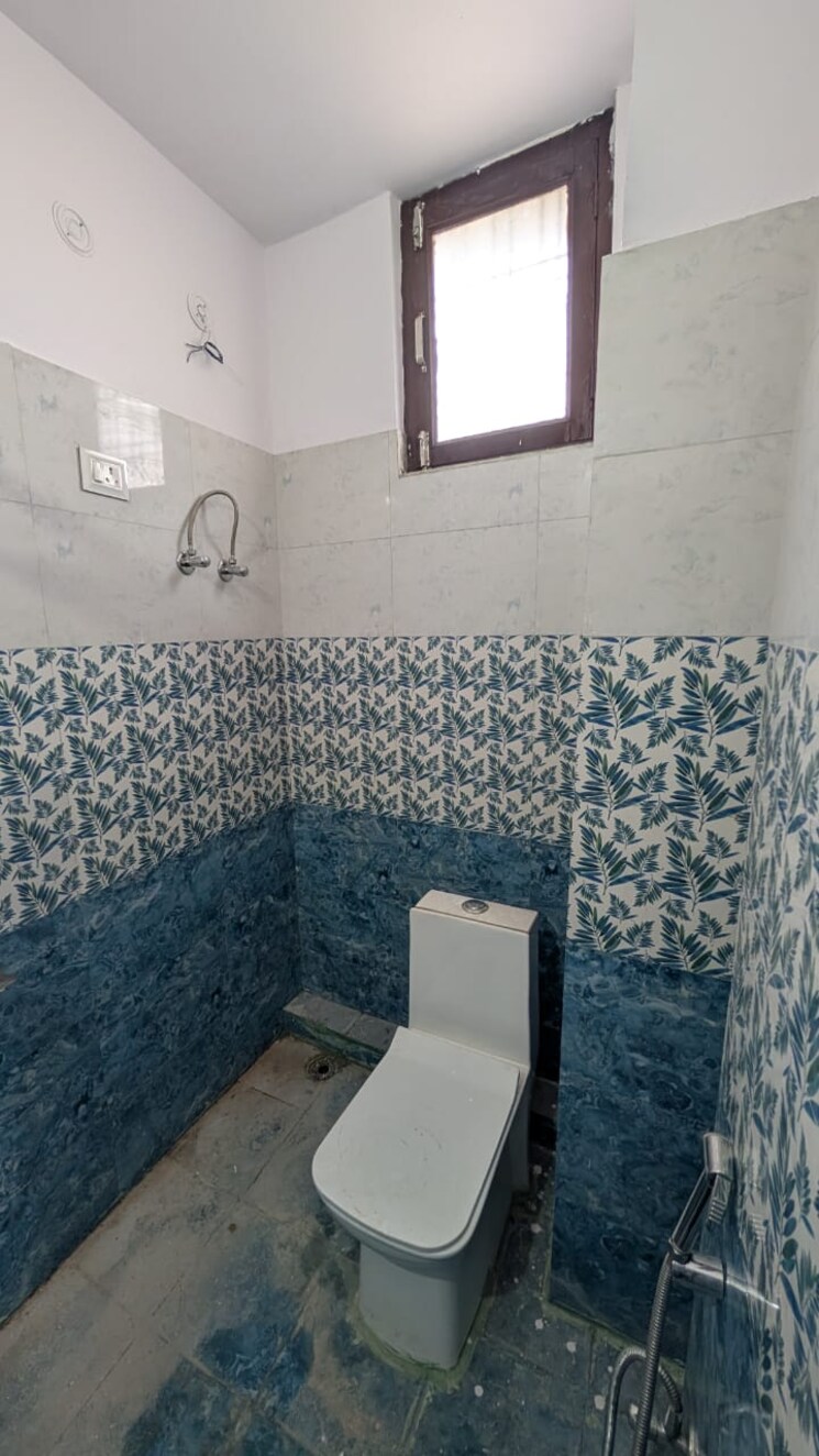 Bathroom, vipul khand 2 Bedroom 1000 Sq.Ft. Apartment In Vipul Khand Lucknow 9795159