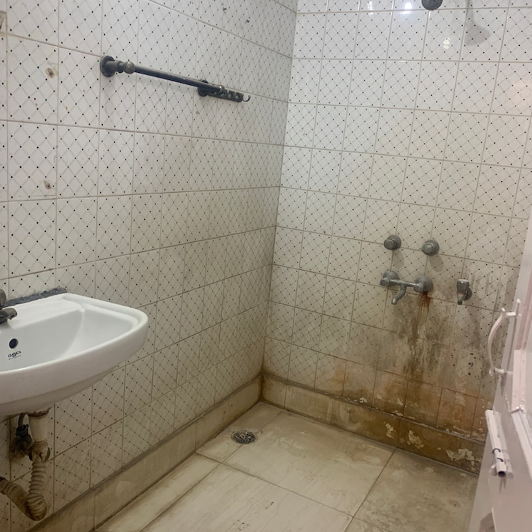 Bathroom, katwaria sarai 3.5 Bedroom 1600 Sq.Ft. Apartment In Katwaria Sarai Delhi 9795394