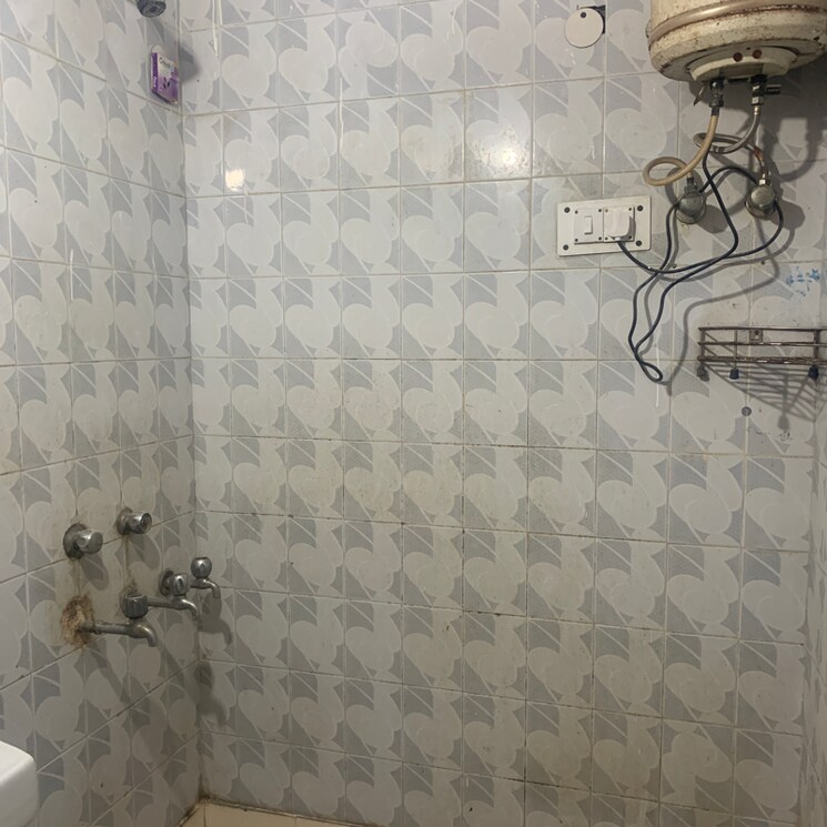 Bathroom, katwaria sarai 3.5 Bedroom 1600 Sq.Ft. Apartment In Katwaria Sarai Delhi 9795394