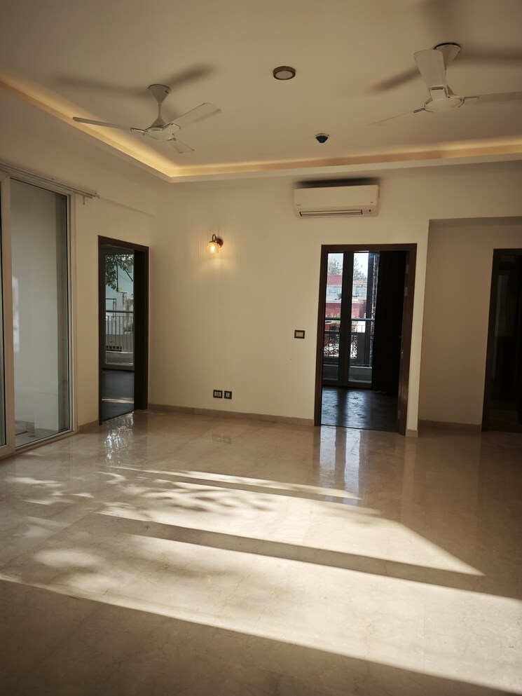 Room, dlf-building-10 4 Bedroom 350 Sq.Yd. Builder Floor In Dlf Phase ii Gurgaon 9795367