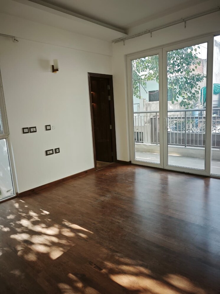 Cover Image, dlf-building-10 4 Bedroom 350 Sq.Yd. Builder Floor In Dlf Phase ii Gurgaon 9795367