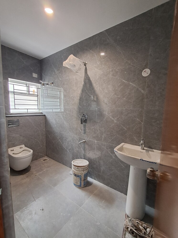 Bathroom, hsr layout 2 Bedroom 1100 Sq.Ft. Builder Floor In Hsr Layout Bangalore 9795487