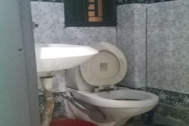 Bathroom, sector 62 2 Bedroom 805 Sq.Ft. Builder Floor In Sector 62 Noida 9795977