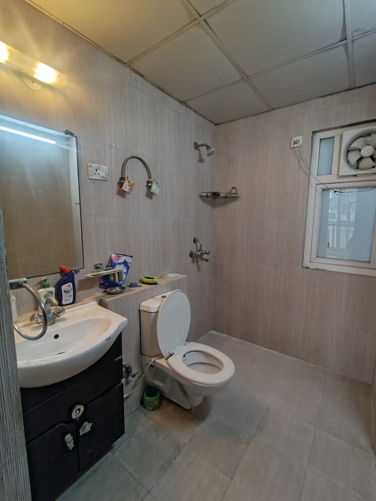 Bathroom, krishna-apra-royal-court 3 Bedroom 1855 Sq.Ft. Apartment In Sector 16 Greater Noida Greater Noida 9796529