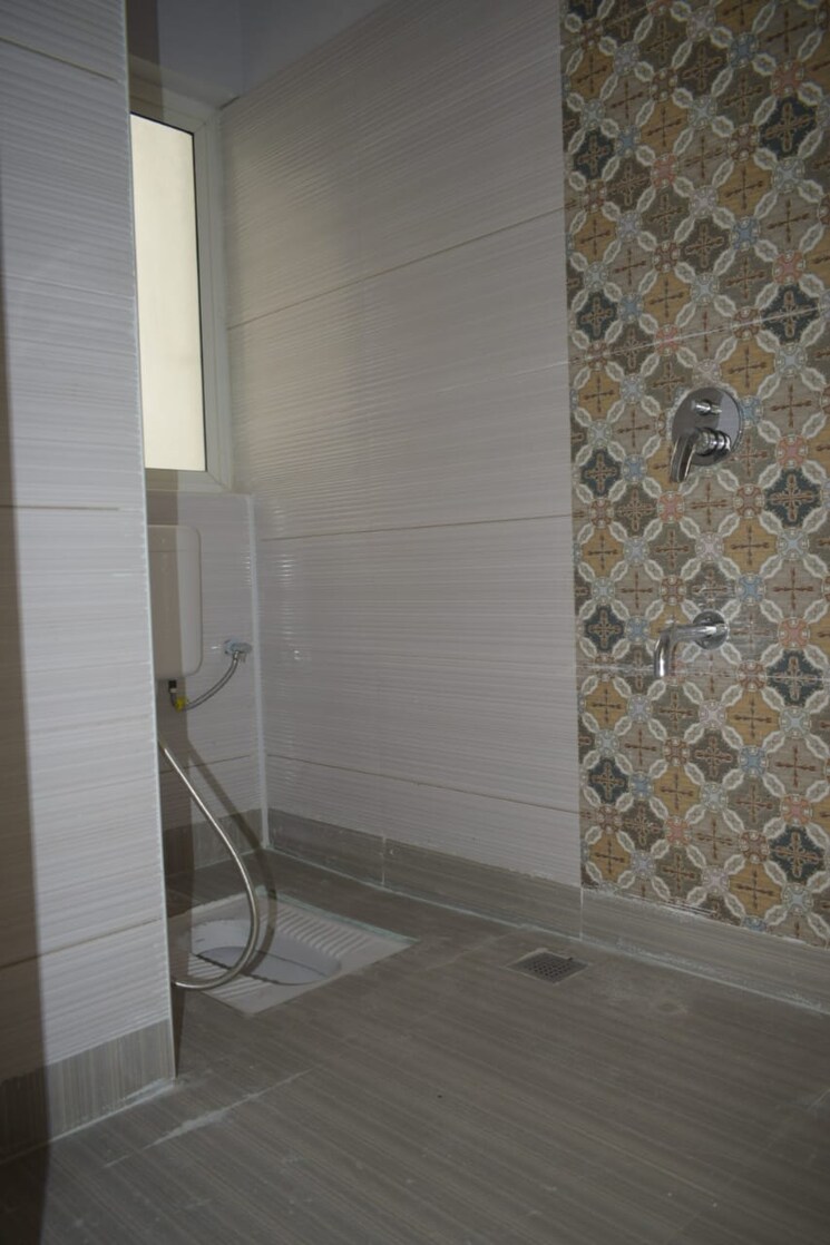 Bathroom, kumar-park-infinia 2 Bedroom 970 Sq.Ft. Apartment In Fursungi Pune 9796457