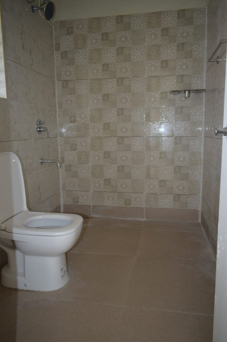 Bathroom, kumar-park-infinia 2 Bedroom 970 Sq.Ft. Apartment In Fursungi Pune 9796457