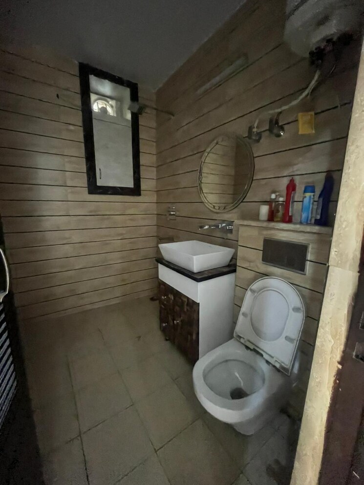 Bathroom, sector 4 dwarka 4 Bedroom 1900 Sq.Ft. Apartment In Sector 4 Dwarka Delhi 9796725