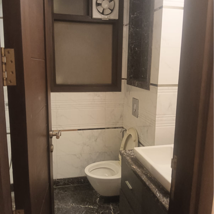 Bathroom, panchsheel enclave 3 Bedroom 265 Sq.Yd. Builder Floor In Panchsheel Enclave Delhi 9797254